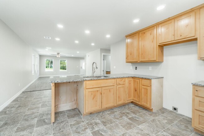 Building Photo - Newly Built Pineville Home!