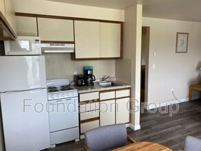 Building Photo - 400 10th Ave