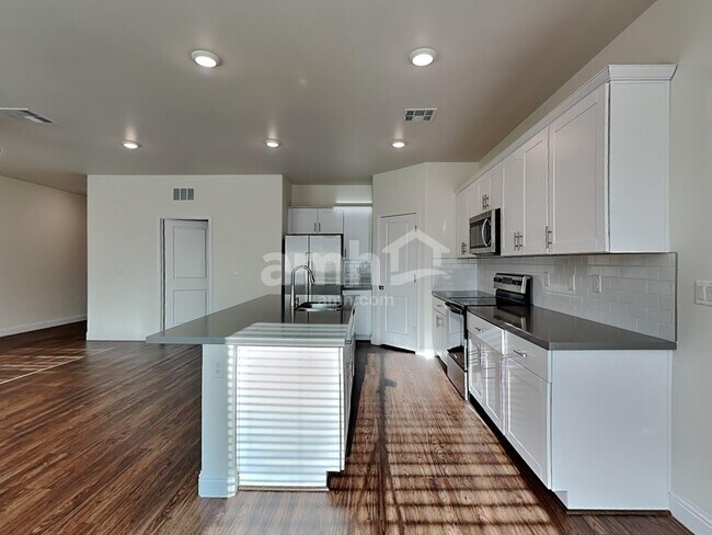 Foto del edificio - 5615 Lighting Hope Ct