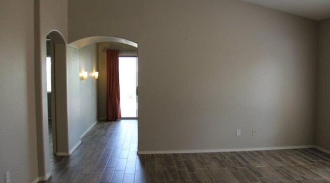 Foto del edificio - 22660 W Adams Dr