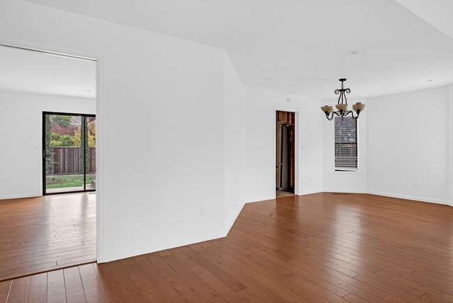 Building Photo - 100 Lippizan Dr