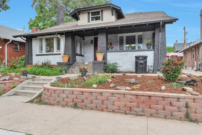 Foto del edificio - Chic & Cozy Furnished CO living 1-Bed+1bath Studio in large luxury home in premier Denver area!