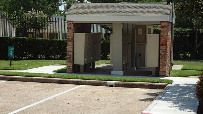 Building Photo - 5632 Birchmont Dr