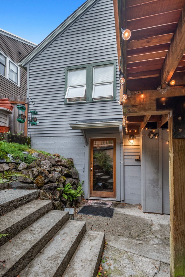 Darling Duplex In Green Lake 1 Bedroom Condo For Rent In