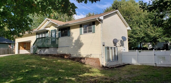 Building Photo - 2609 Cambridge St