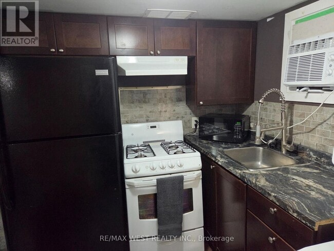 Building Photo - 44 Beechwood Ave