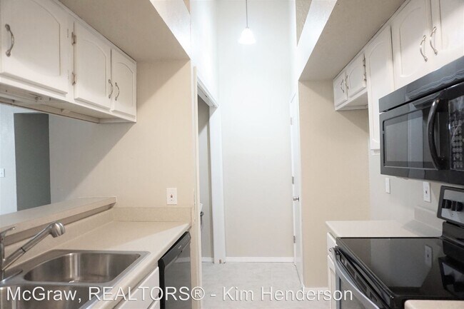 Foto del edificio - 8200-8202 N 116th E Ave