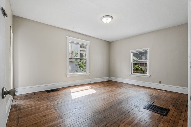 Foto del edificio - Great 5BD/1BA House Near U of M. Must See!...