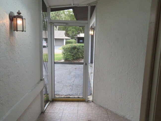 Building Photo - Large 2 bed 2 bath Duplex  In Errol Estate