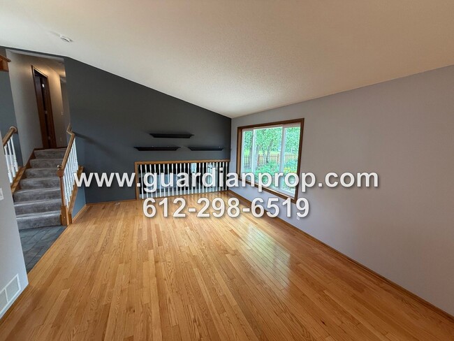 Foto del edificio - Maplewood House Available Now, Open Floor ...