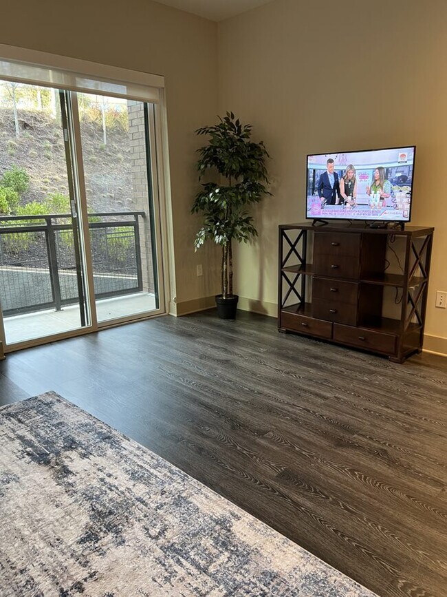 Foto del edificio - 3158 Stillhouse Creek Dr