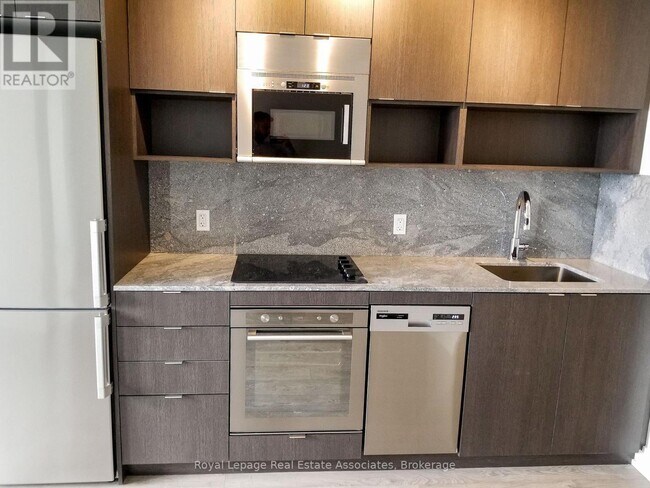 Photo du bâtiment - 7 Mabelle Ave