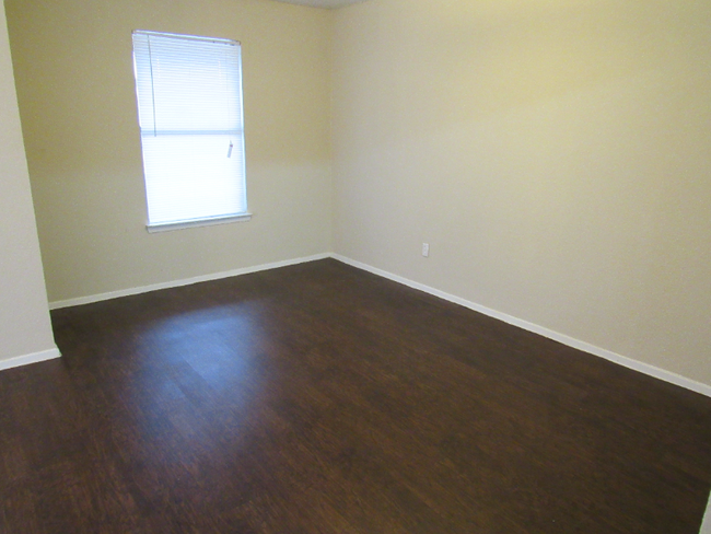 Building Photo - 1513 Santa Fe Dr