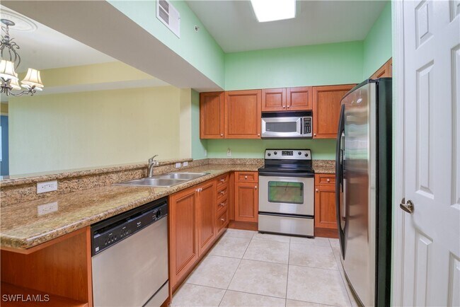 Foto del edificio - 20221 Estero Gardens Cir