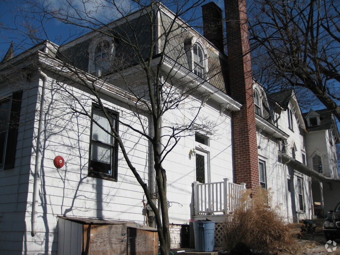 Building Photo - 82-84 Fairview Pl