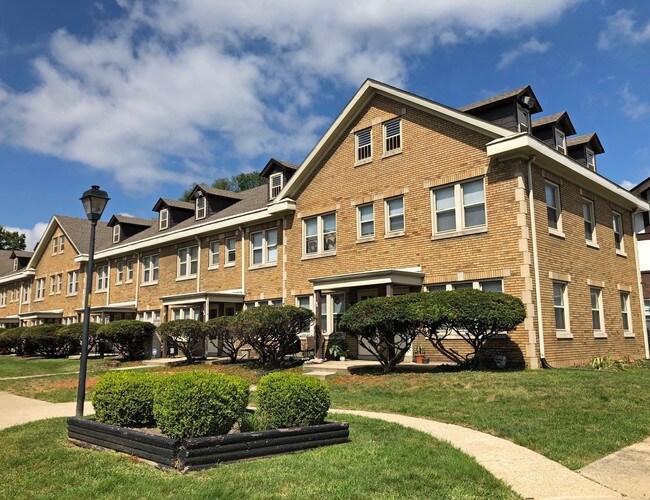 Pennwood Townhomes Apartments Indianapolis, IN