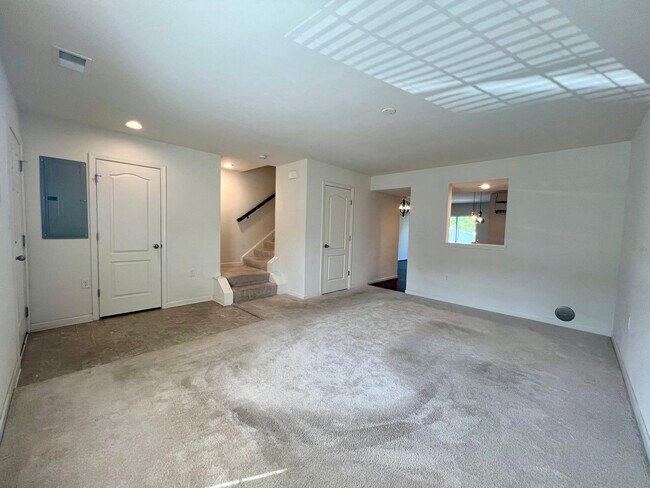 Building Photo - 3 Bed/2.5 Bath Townhome in Ranson