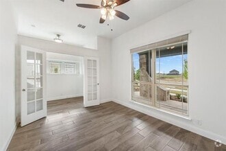 Building Photo - 804 Sedona St