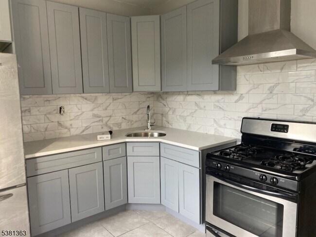 Foto del edificio - 228 Renner Ave