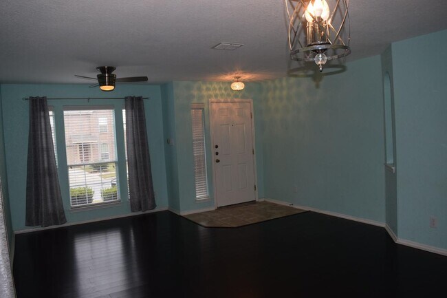 Foto del edificio - 333 Diana Dr