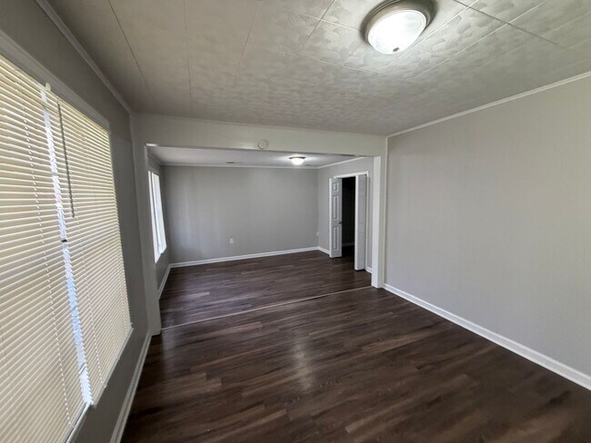 Foto del edificio - 8254 Pinebrook Dr