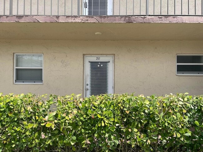 Building Photo - 770 Lori Dr