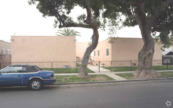 Primary Photo - 834 E 74th St