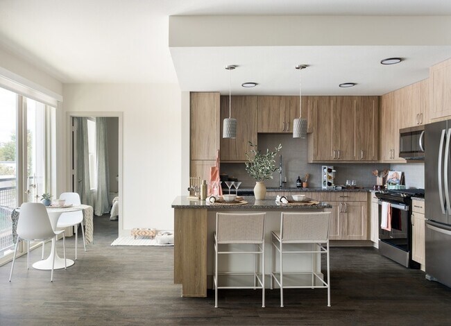 Building Photo - Special Offer: 2 Weeks FREE – Ask for Details!