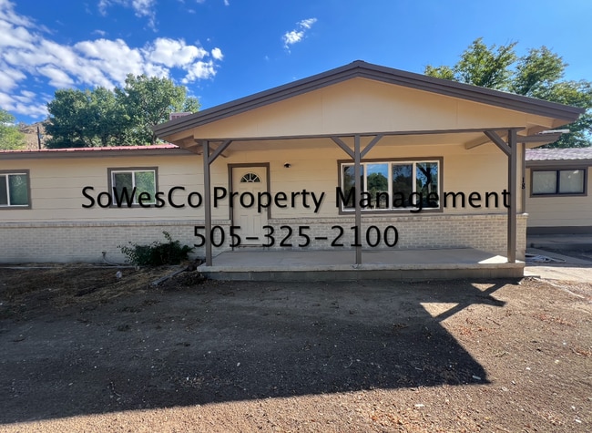 Building Photo - Gorgeous Home on almost an acre