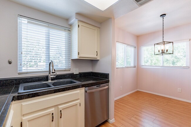 Building Photo - Chandler's Best-Kept Secret: Spacious Cond...