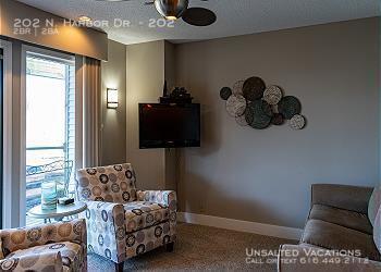 Building Photo - Harbour Front Condo with Channel View!