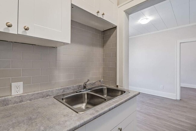 Building Photo - Granville Apartments