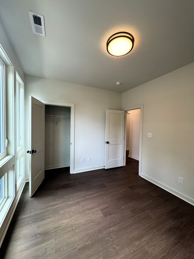 Foto del edificio - Move-In Special!! 1/2 Off First Month's Rent!!