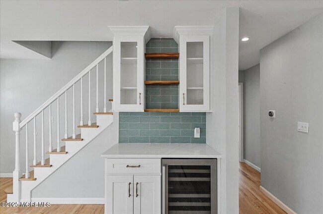 Building Photo - 525 Riverwood Ave