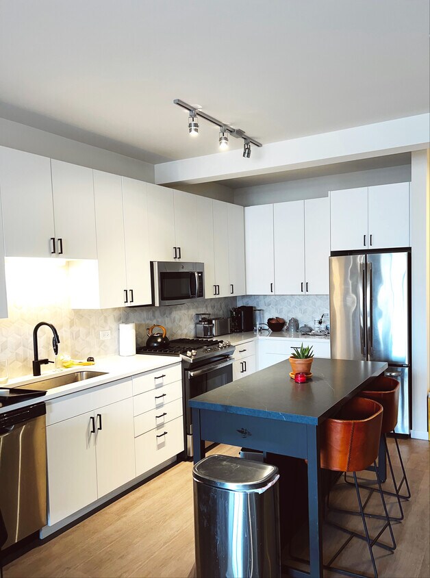 Foto principal - 2522 N Milwaukee Ave