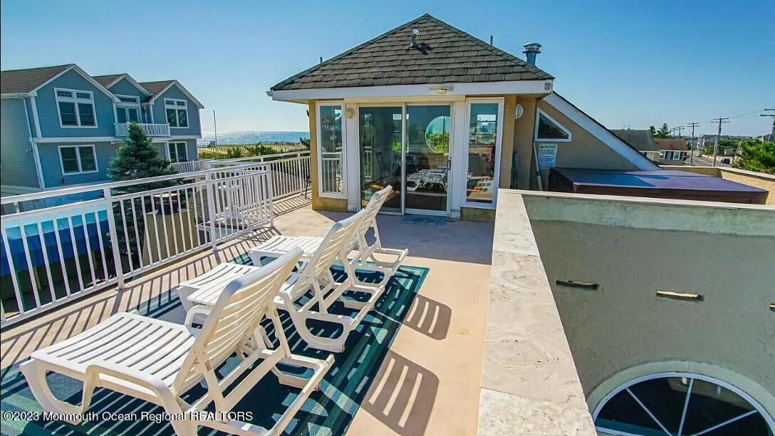 Primary Photo - 1322 Ocean Ave N