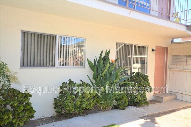 Building Photo - 2050 N Ventura Rd