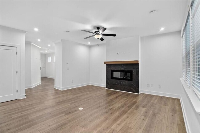 Foto del edificio - 608 Avondale Pk Cir