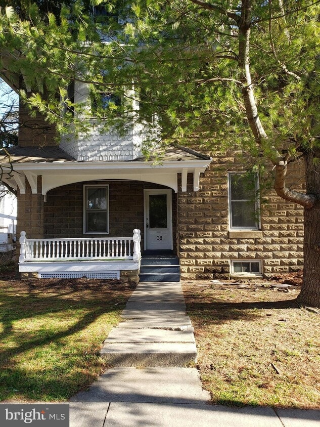 Primary Photo - 38 Curtis Ave