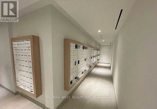 Photo du bâtiment - 1 Fairview Rd E