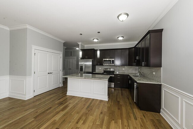 Foto del edificio - 520 N Western Ave