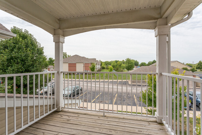 1BR, 1BA - 831 SF - Living Room Balcony - Valley View