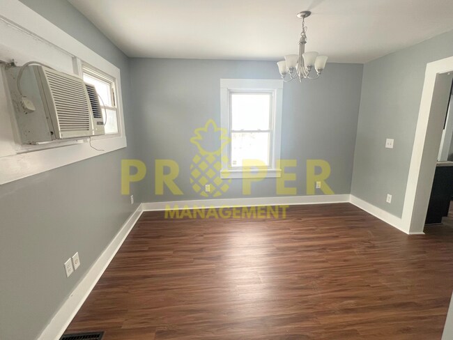 Foto del edificio - 2 bedrooms 1 bathroom house