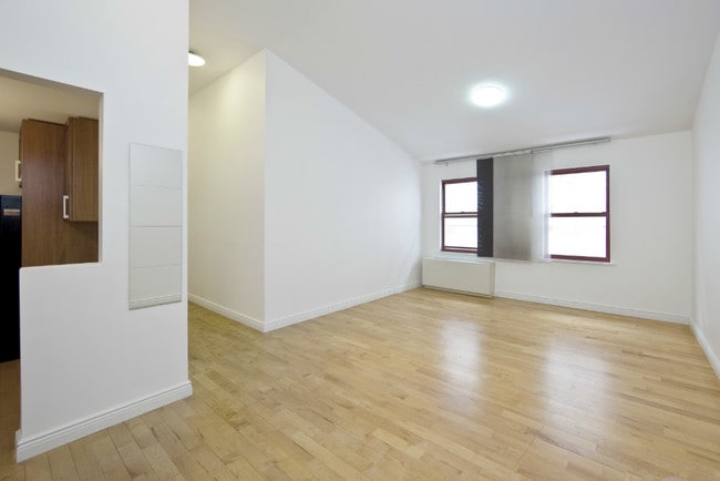 Building Photo - 60 Tiffany Pl