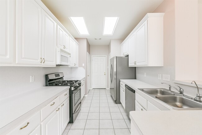 Building Photo - 6326 Veranda Green Trail
