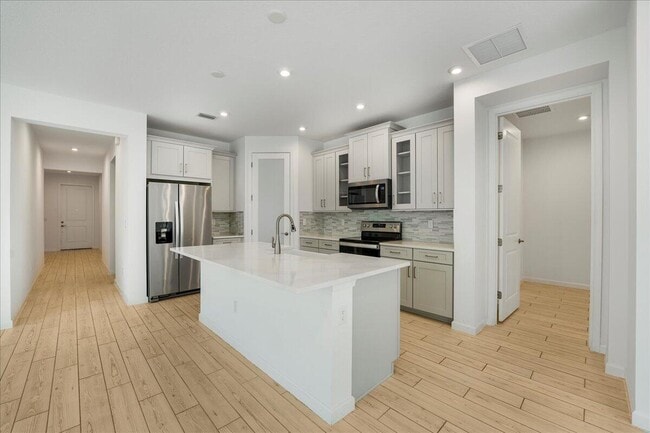 Building Photo - 6818 Pointe of Woods Dr