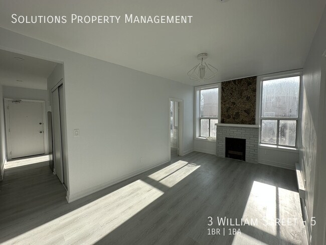 Building Photo - Bright Beautiful 1 Bedroom