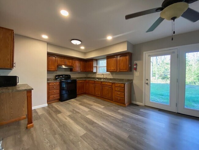 Foto del edificio - Welcome to this charming 2-bedroom, 1-bathroom ranch style home located in Springfield, OH+