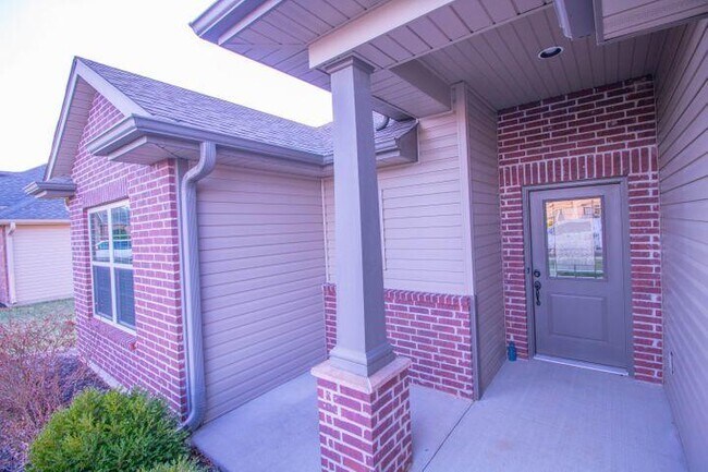 Foto del edificio - 2705 Iron Gate Dr