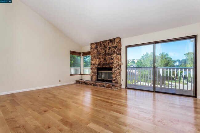 Building Photo - 26 Tamarisk